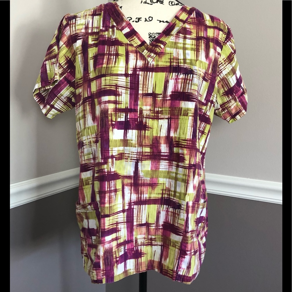 3/$10❤️Scrub works maroon & green printed scrub top